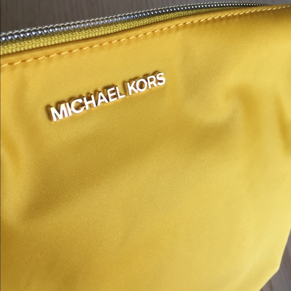 🎉2X HOST PICK 🎉 Michael Kors Citrus Travel Pouch - Picture 5 of 9